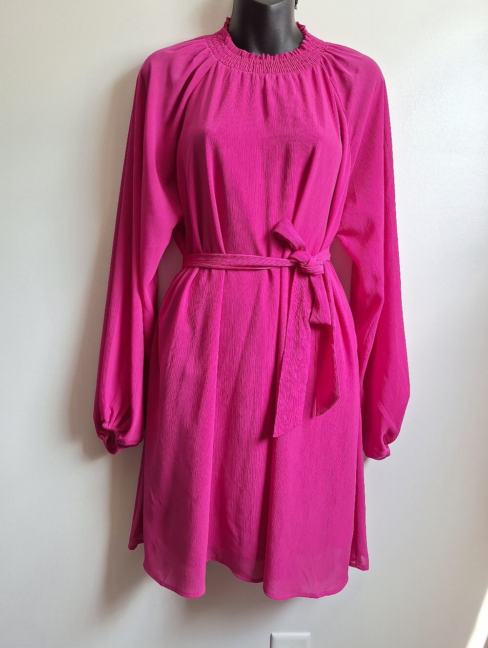 Vici Intense fuchsia midi dress, crafted from pleated fabric